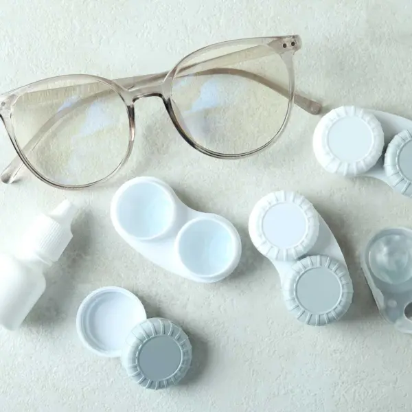 Choisir entre lunettes et lentilles : voici nos conseils .